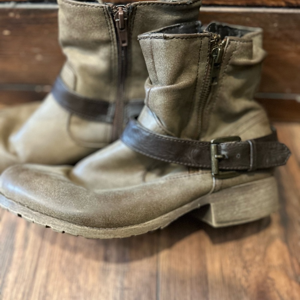 TYRA low boots, women size 8.5, brown with fleece inside